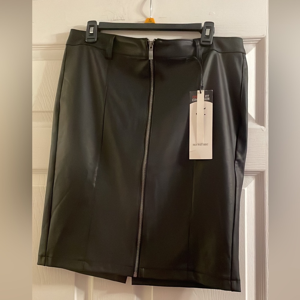 Stretch Faux Leather Pencil Skirt